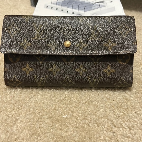 100% Authentic Louis Vuitton Long Wallet Monogram Used